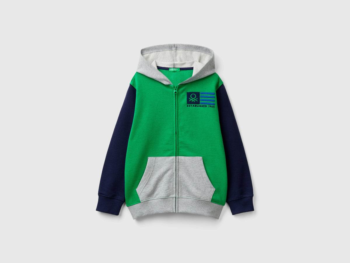 Felpa con zip e ricamo logo
