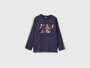 T-shirt con stampa graffiti