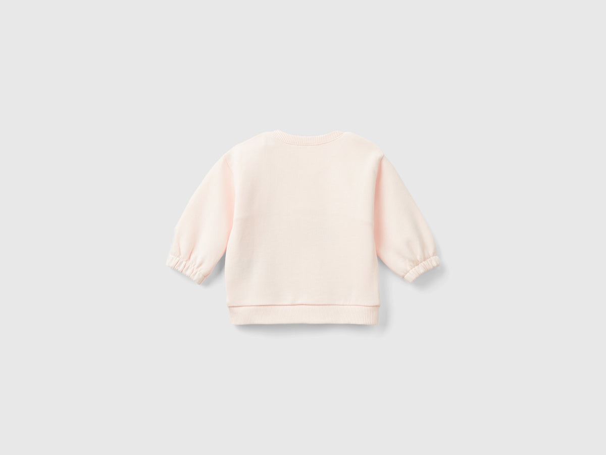 Felpa con ricamo e patch in cotone bio