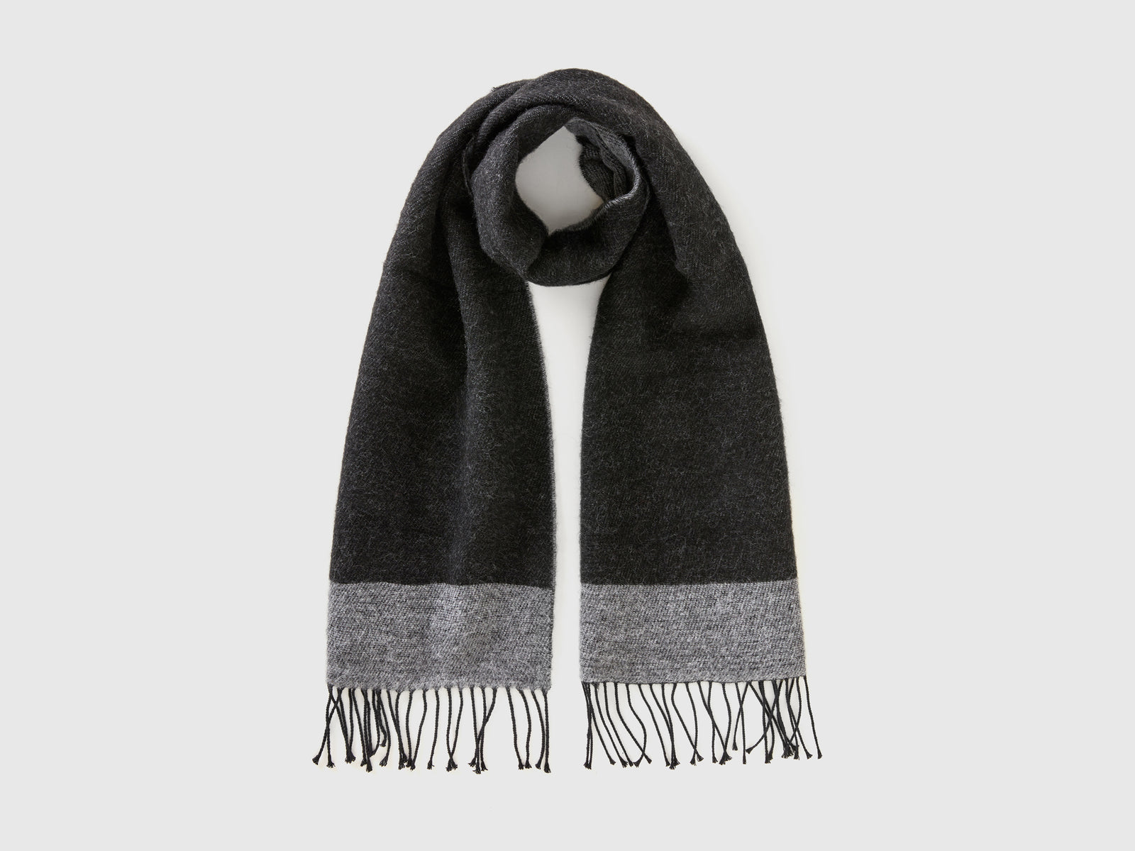 Sciarpa in misto cotone riciclato da uomo nero | Benetton Outlet