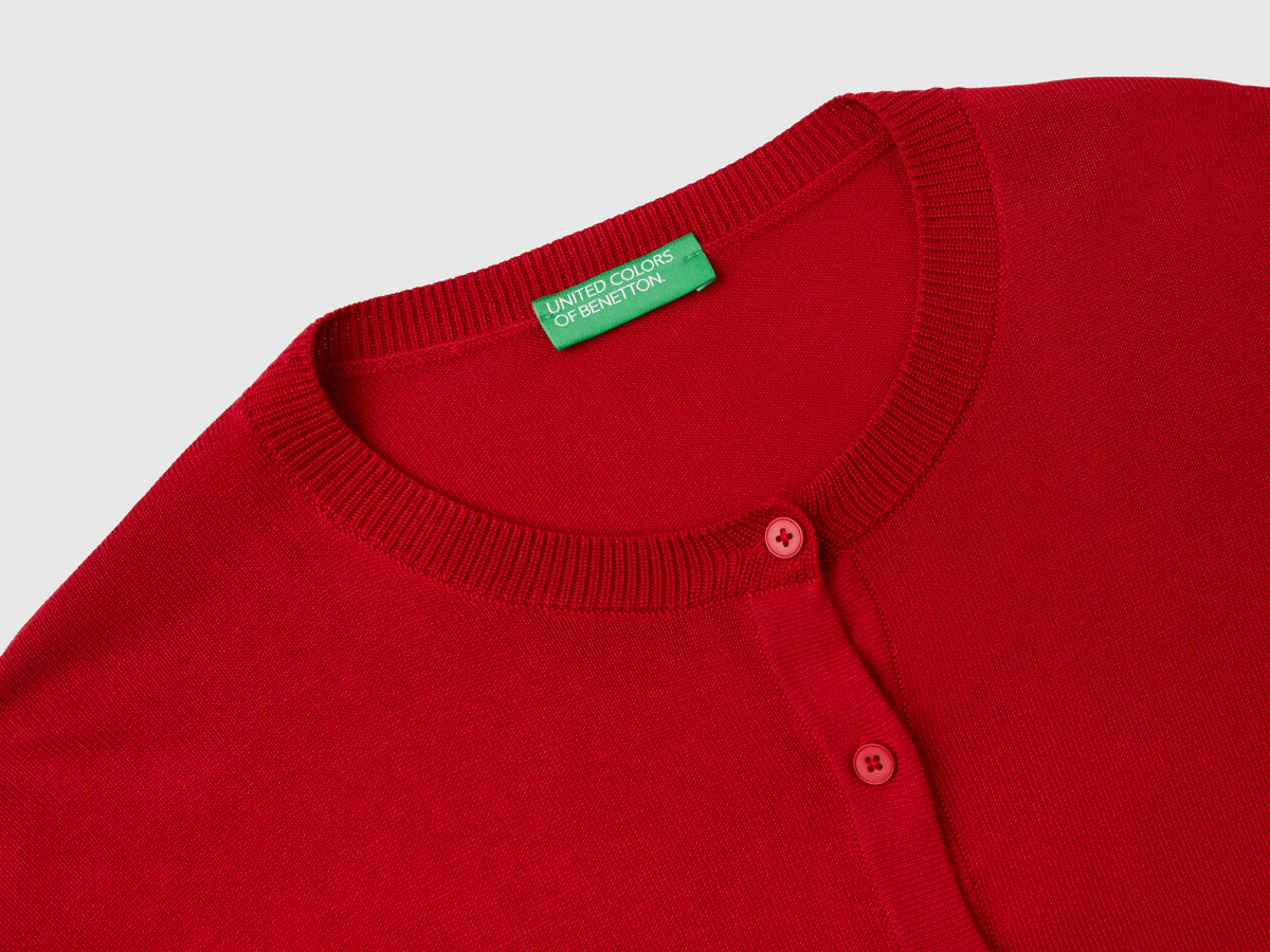 Cardigan girocollo con bottoni