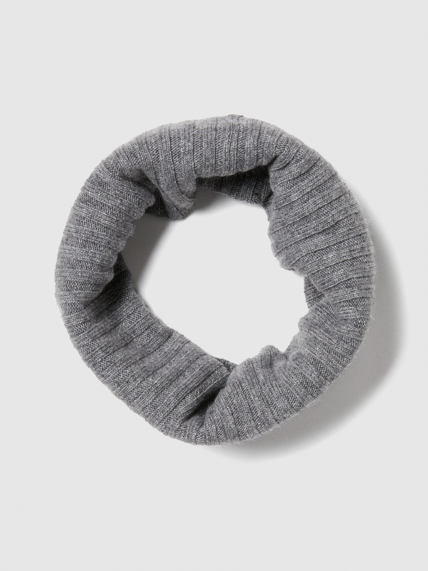 Collo in maglia da uomo grigio | Sisley Outlet