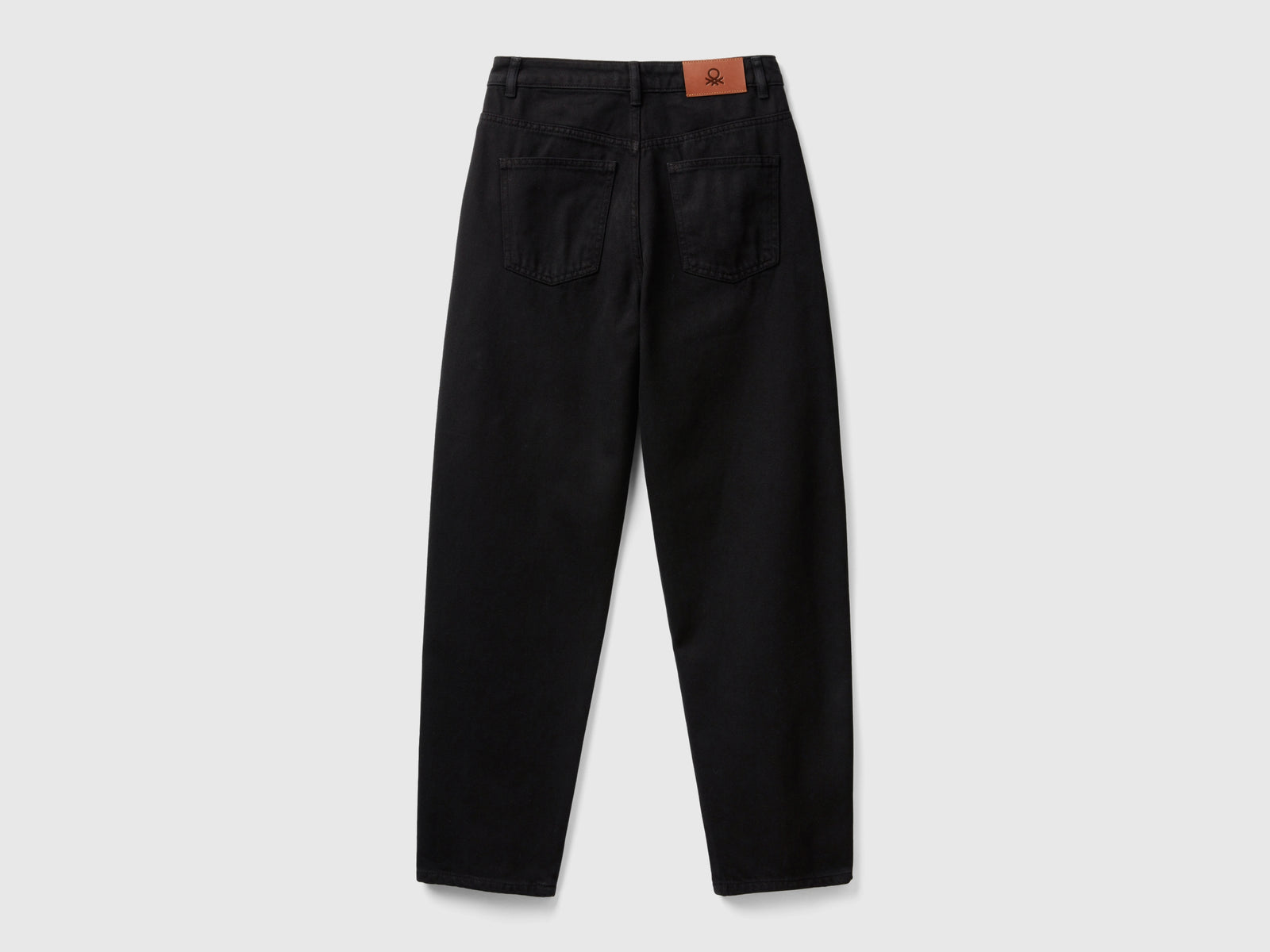 Pantaloni mom fit da donna nero 2 | Benetton Outlet