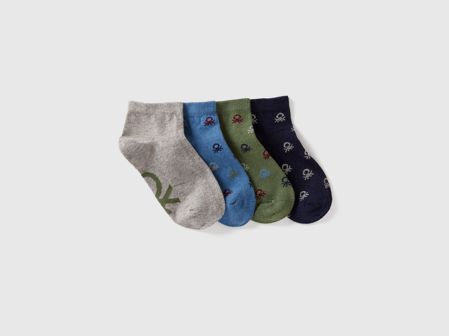 Quattro paia di calzini corti con logo da bambino multi-color | Benetton Outlet