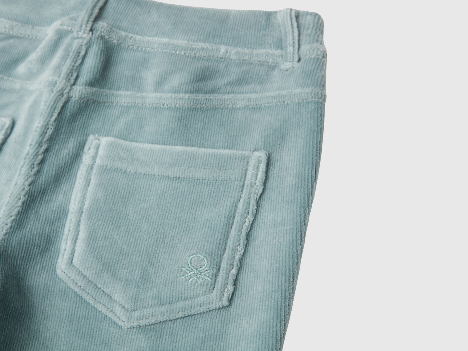 Pantaloni super skinny in ciniglia da bambina grigio perla 3 | Benetton Outlet