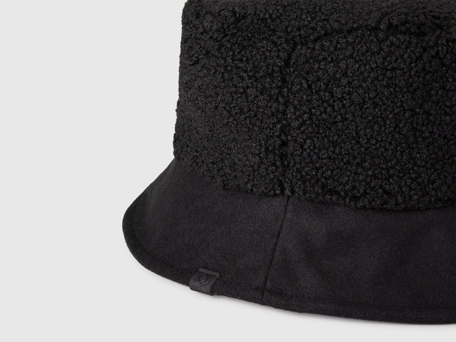 Cappello alla pescatora in pelliccia sintetica da donna nero 3 | Benetton Outlet