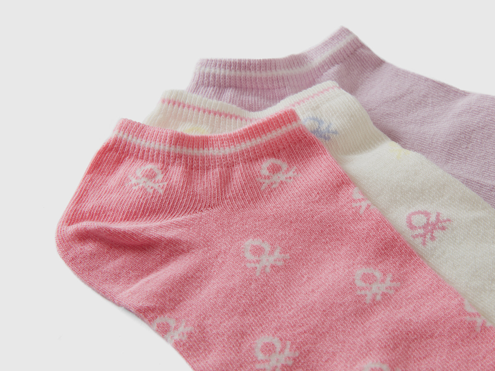 Tre paia di calzini corti con logo da uomo multi-color 2 | Benetton Outlet