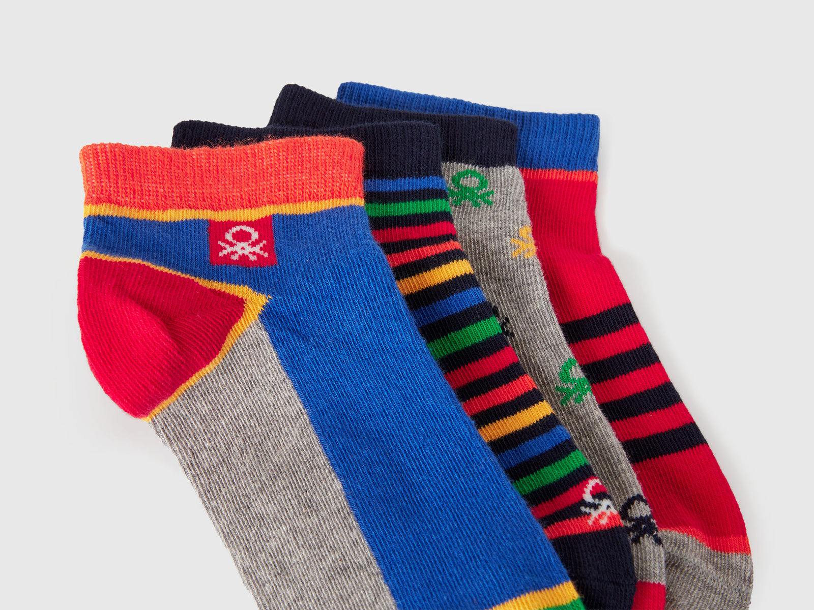Quattro paia di calzini corti con logo da bambino multi-color 2 | Benetton Outlet