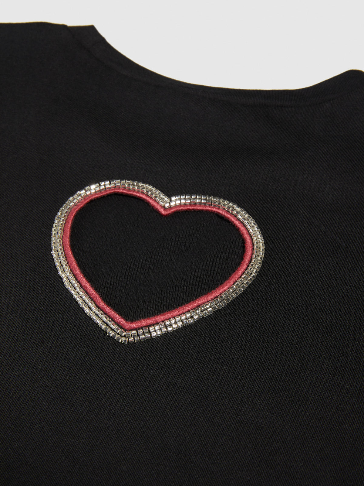 T-shirt con cuore cut-out
