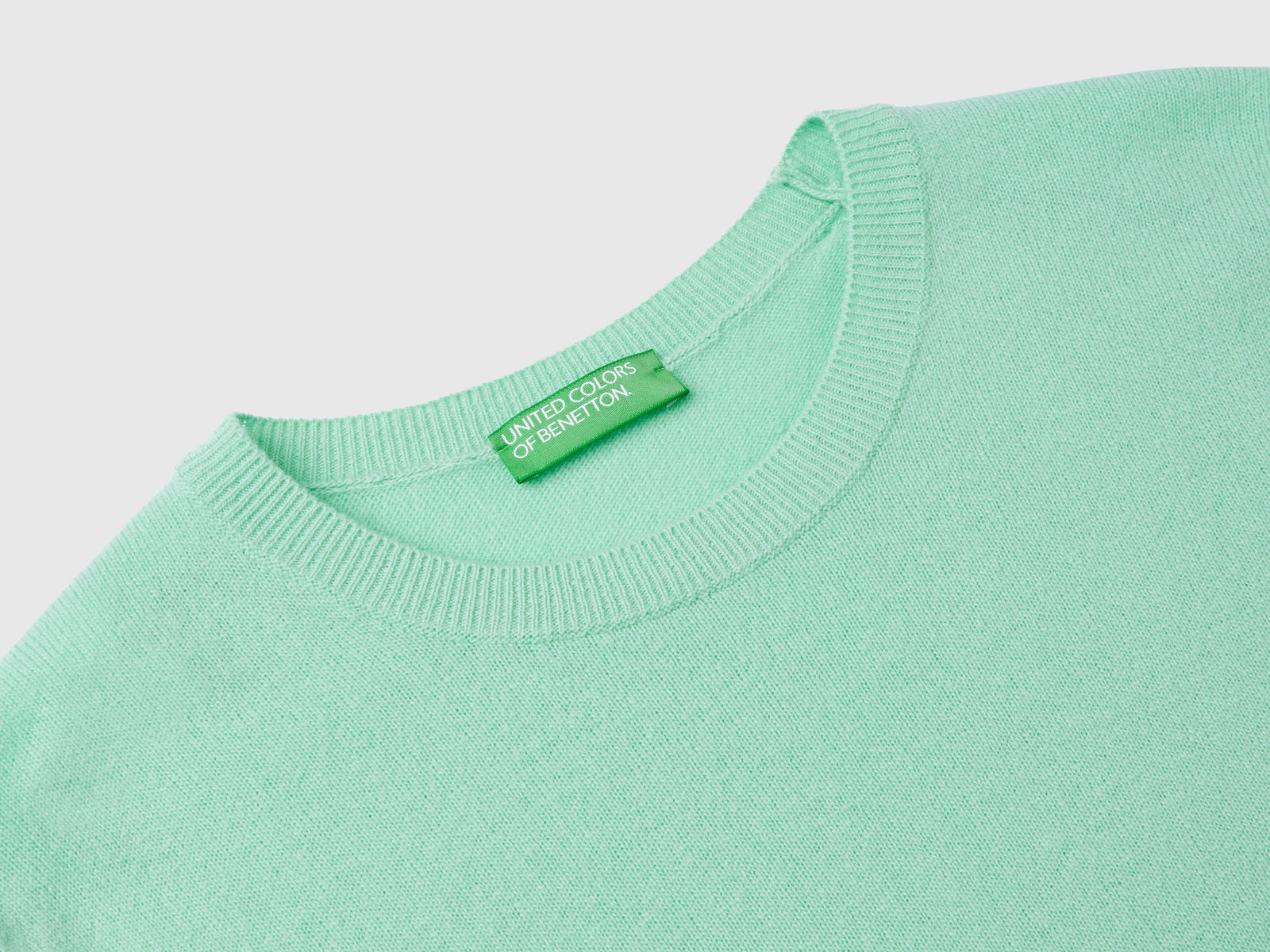 Maglia girocollo chiaro in pura lana Merino da donna verde acqua 3 | Benetton Outlet