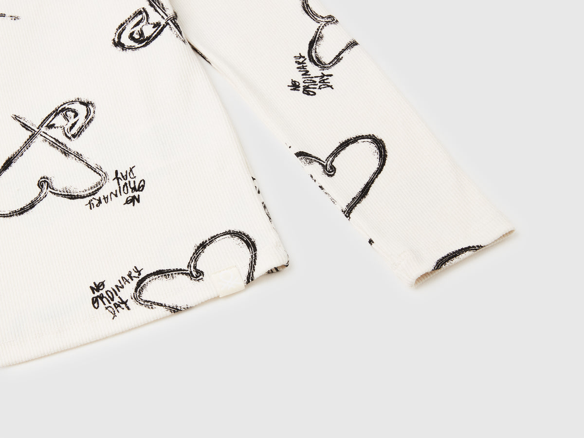 T-shirt lupetto con stampa cuori