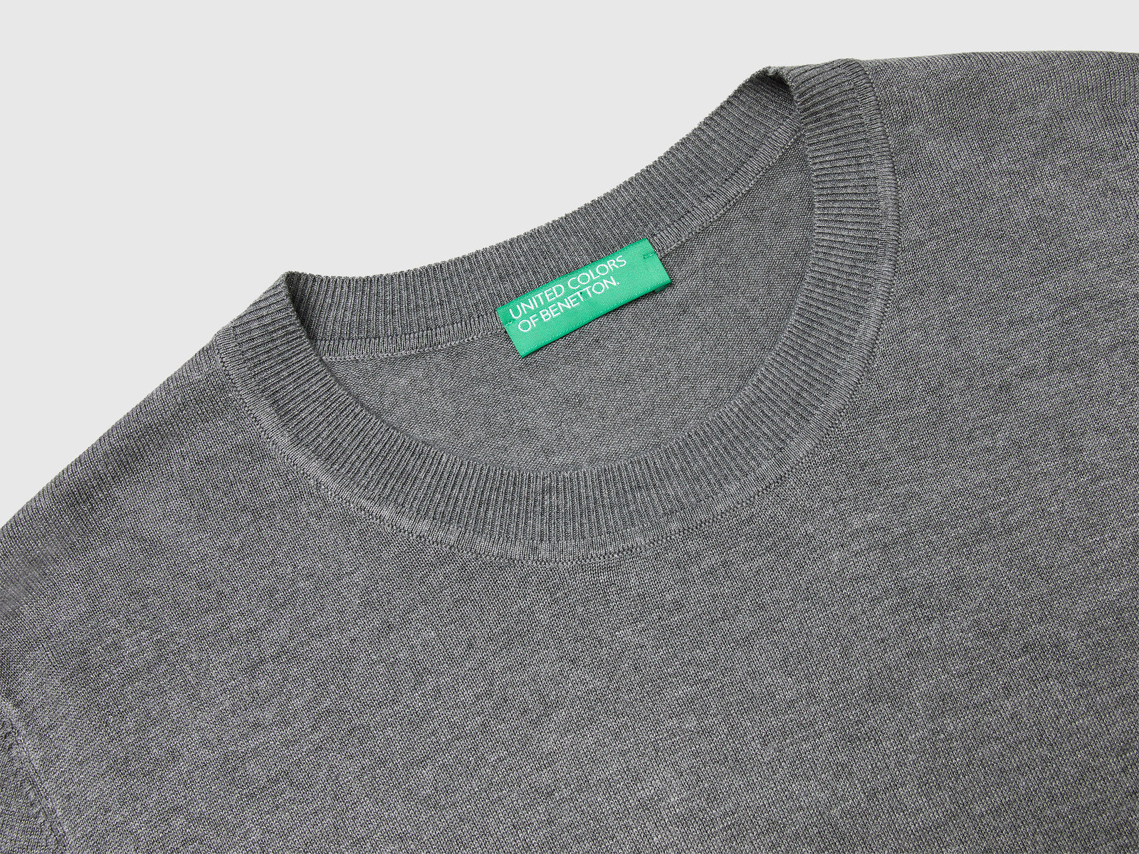 Maglia manica corta in misto seta da donna grigio scuro 3 | Benetton Outlet