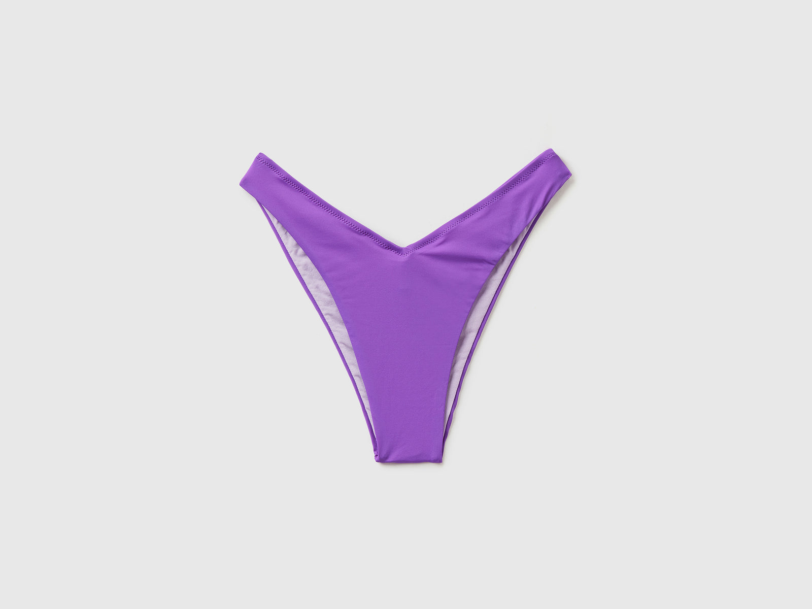 Slip mare elasticizzati con taglio a V e fianco regolare da donna viola | Benetton Outlet