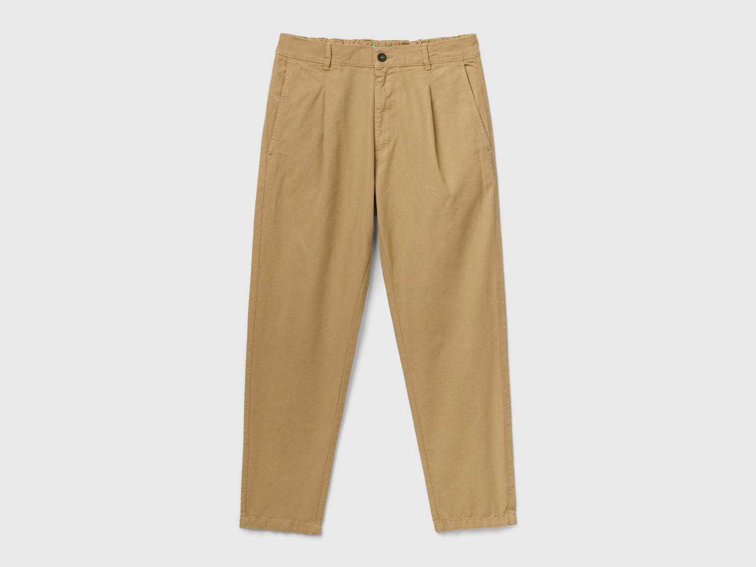 Chino carrot fit in cotone leggero da uomo beige | Benetton Outlet