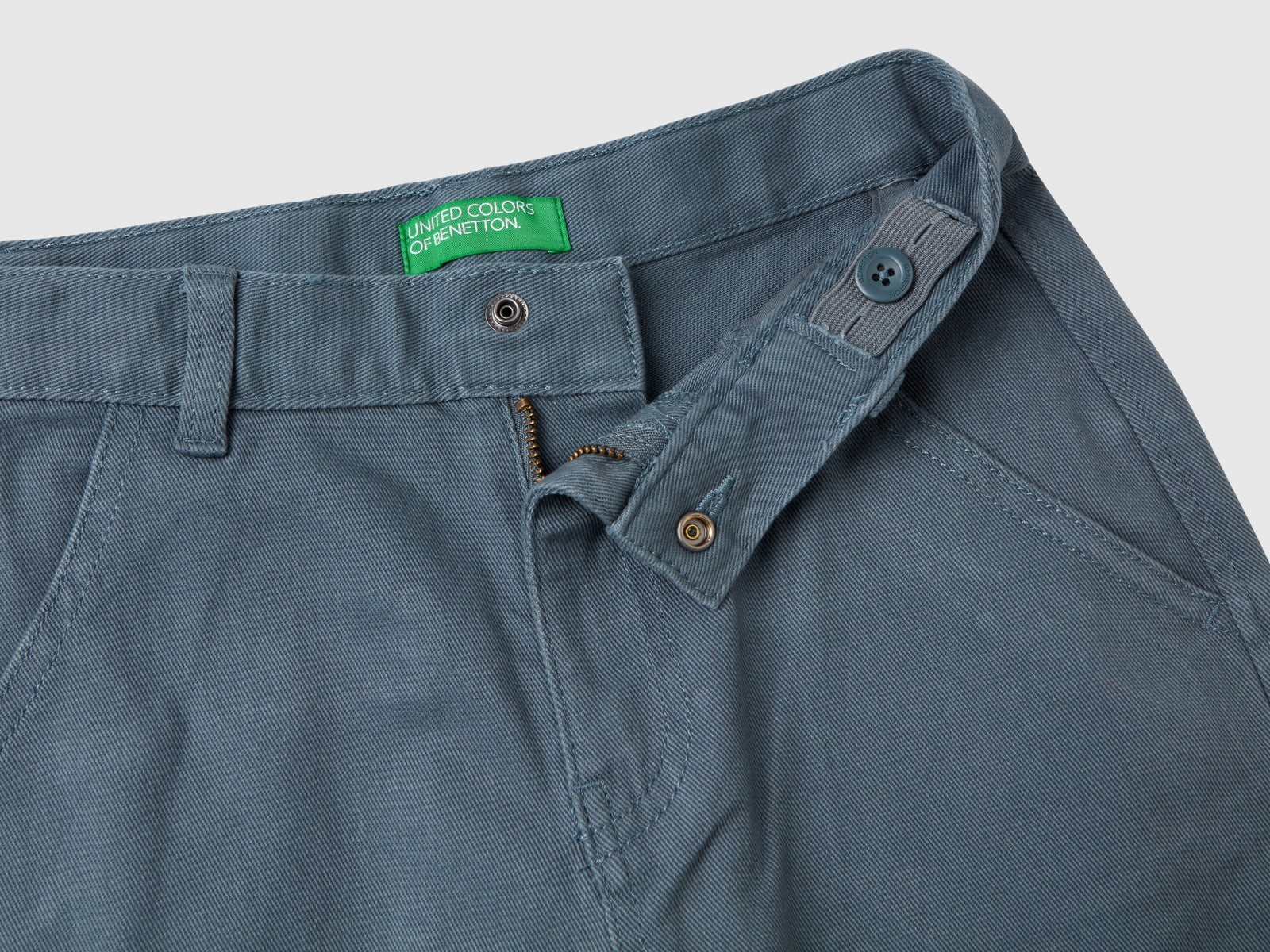 Pantaloni straight regular fit da bambino grigio scuro 3 | Benetton Outlet