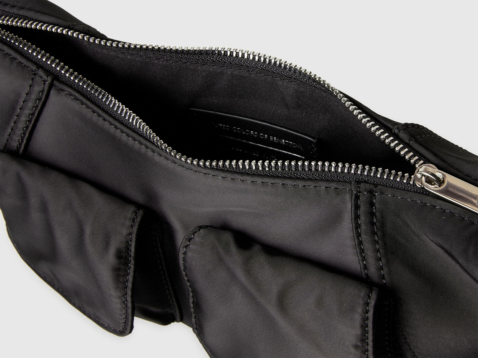 Borsa a spalla con tasche da donna nero 3 | Benetton Outlet