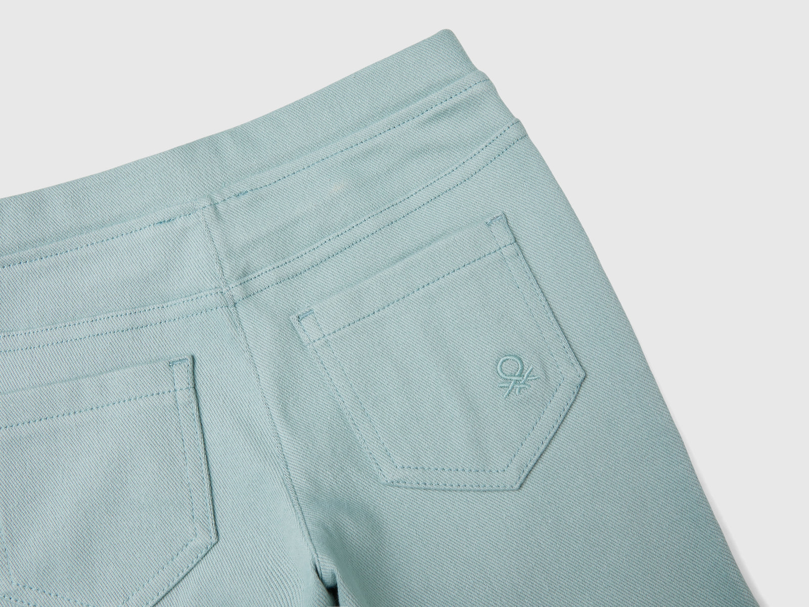 Pantaloni in felpa super stretch da bimba grigio perla 3 | Benetton Outlet