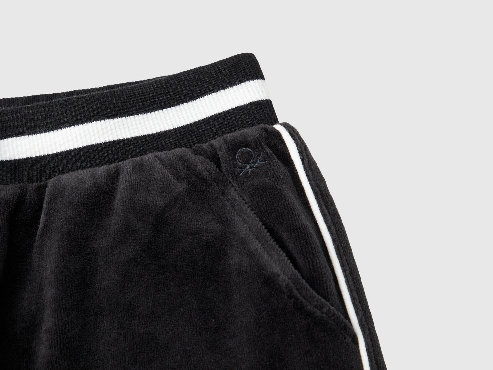 Pantaloni in ciniglia con coulisse da bambina nero 3 | Benetton Outlet