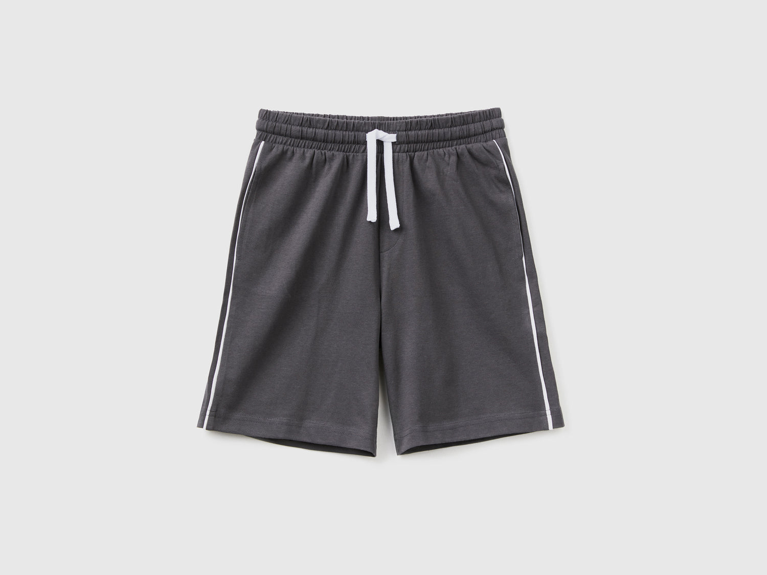 Pantaloni corti in puro cotone da bambino nero | Benetton Outlet