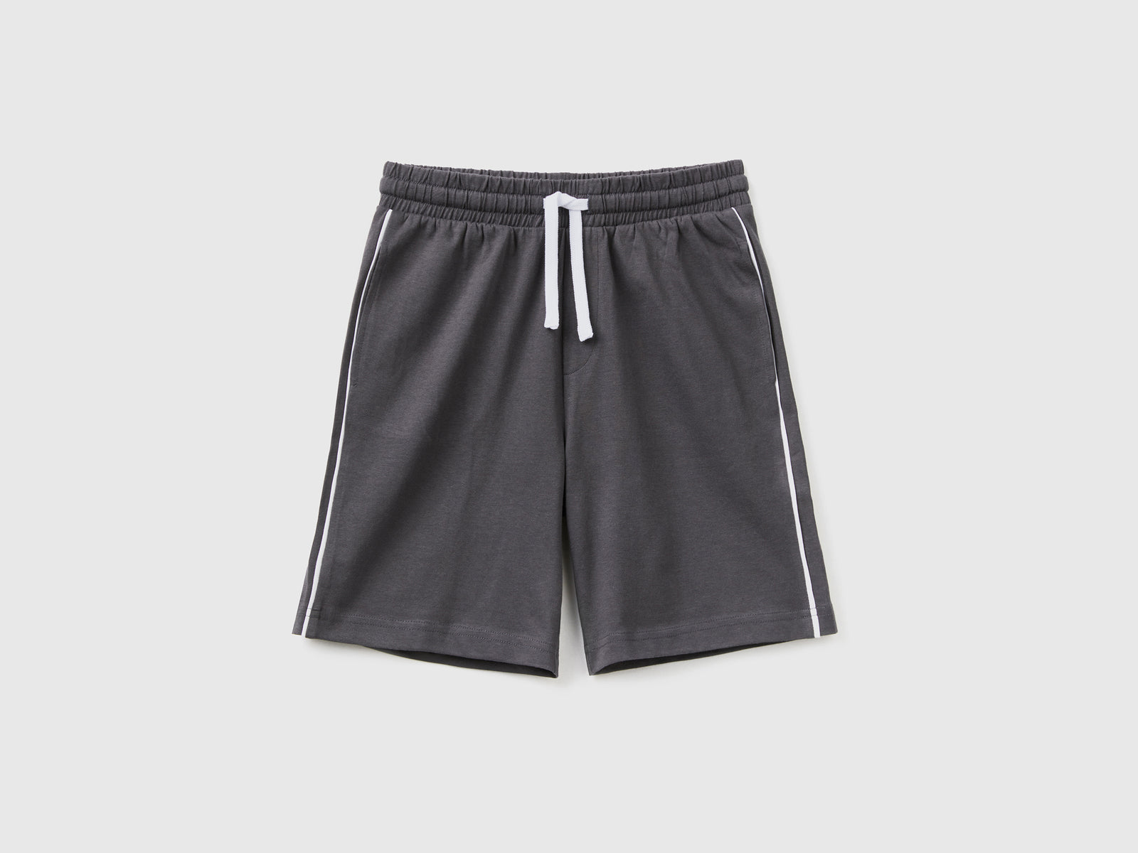 Pantaloni corti in puro cotone da bambino nero | Benetton Outlet