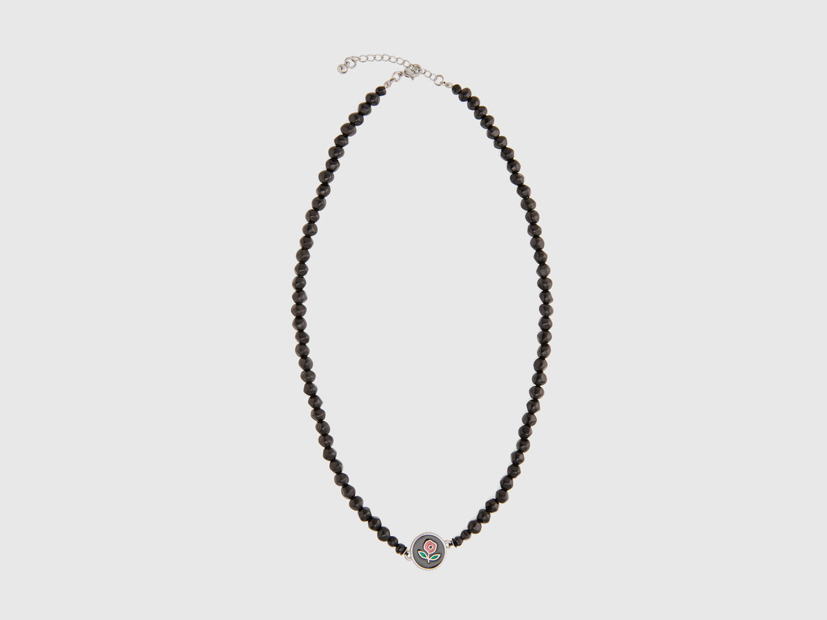Collana di perle con fiore rosa