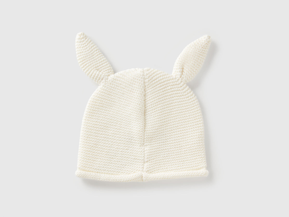 Cappellino crochet con applicazioni