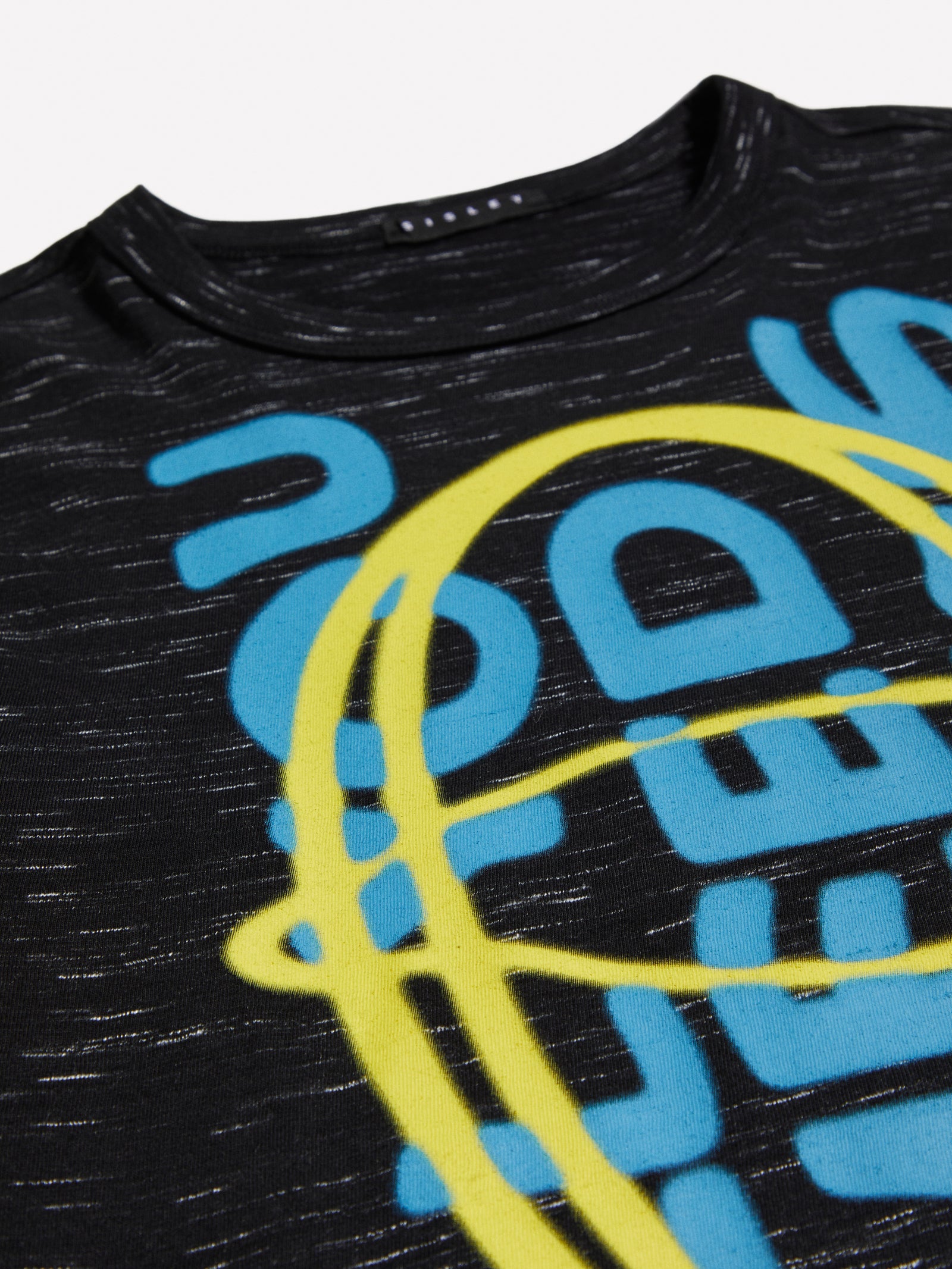 T-shirt fiammata con stampa effetto graffiti da bambino nero 2 | Sisley young Outlet