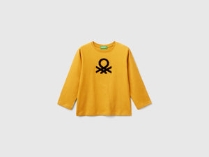 T-shirt con ricamo logo in cotone bio
