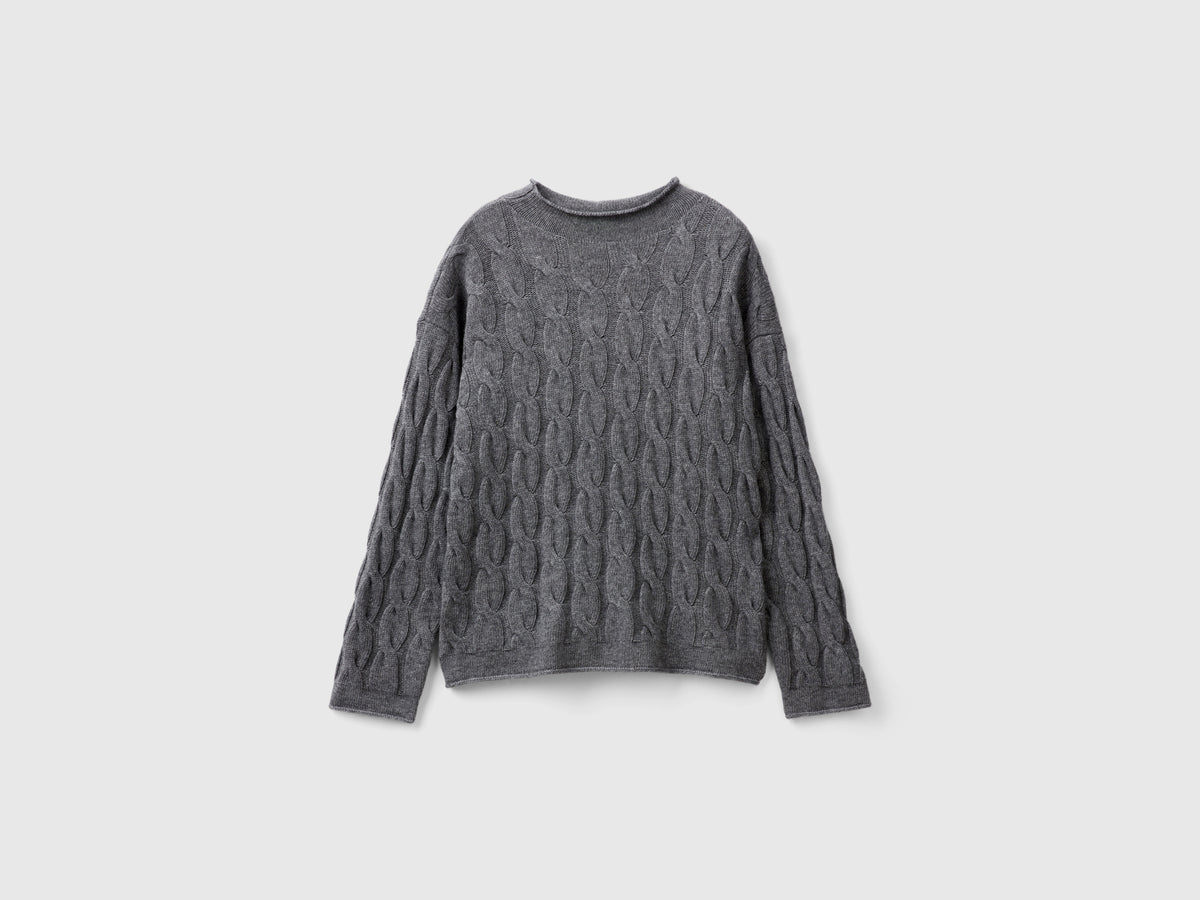 Maglia con lavorazione a trecce