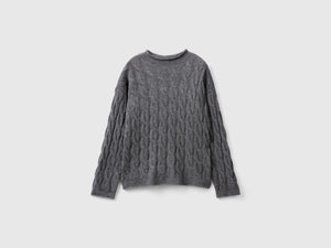Maglia con lavorazione a trecce