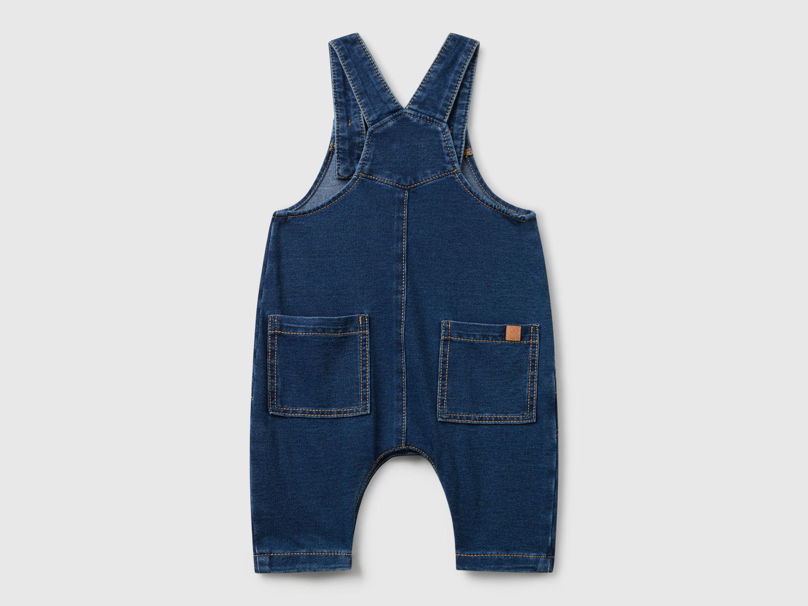 Salopette di jeans con tasche da neonato blu 2 | Benetton Outlet