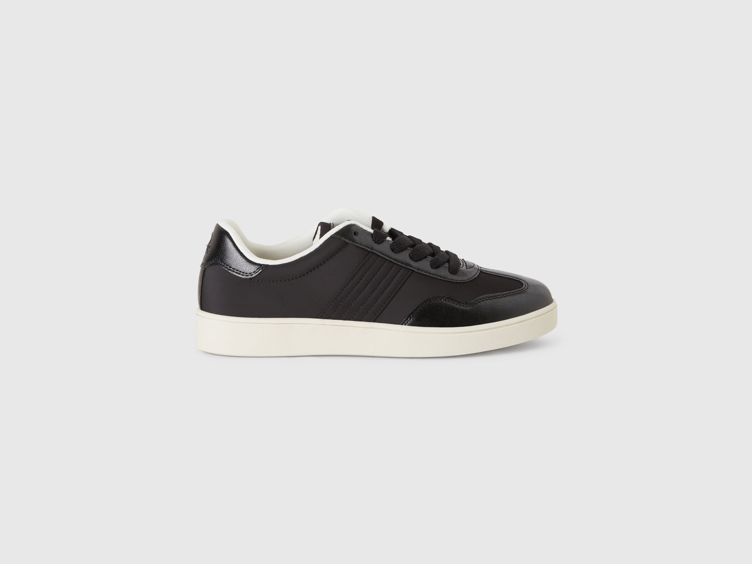 Sneakers basse da donna nero | Benetton Outlet