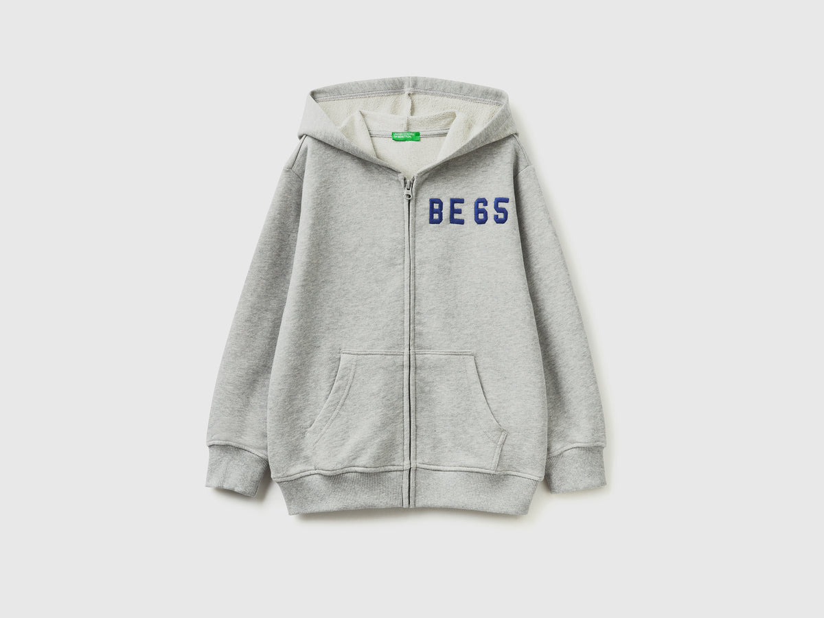 Felpa con zip e ricamo logo