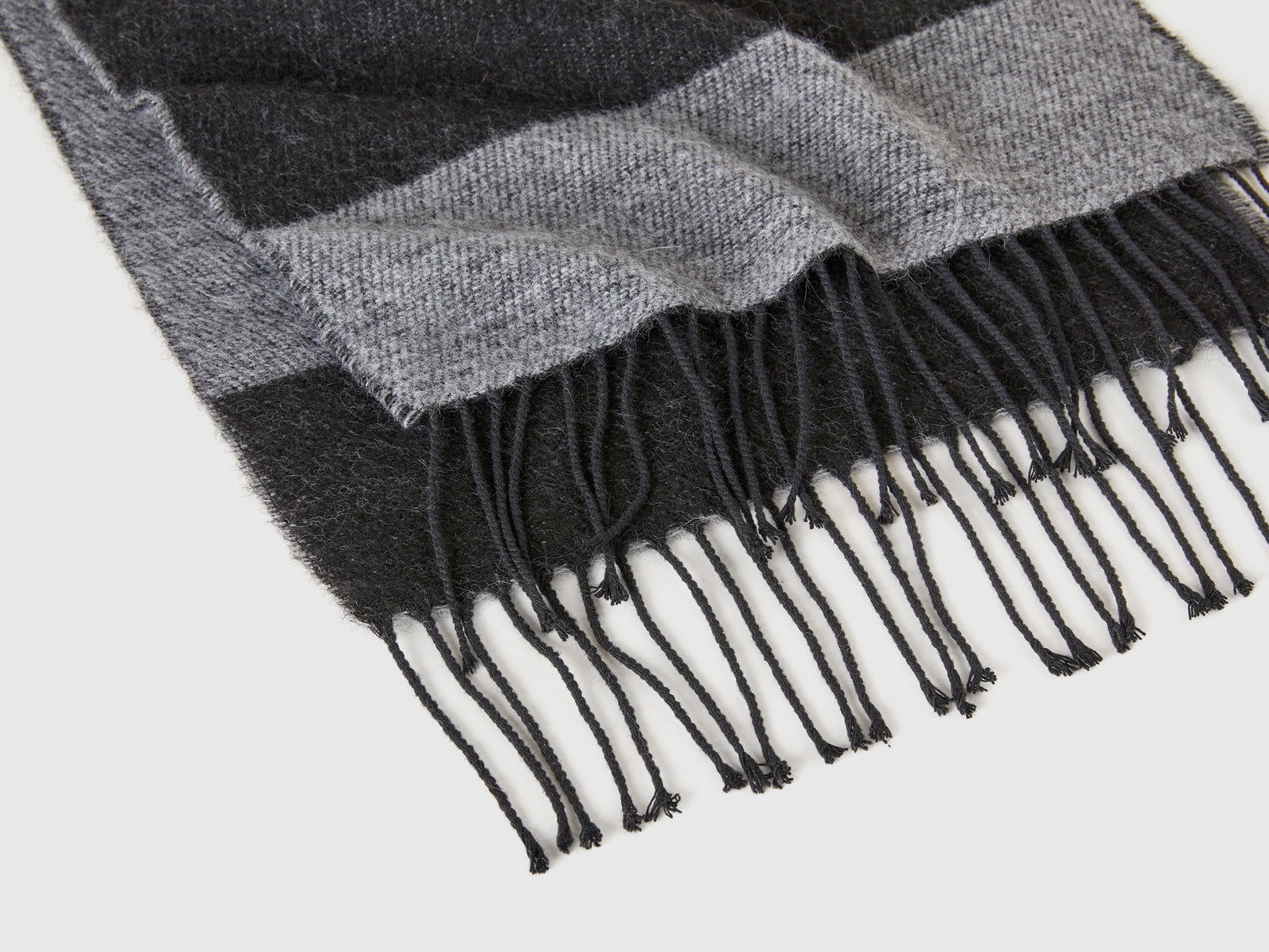 Sciarpa in misto cotone riciclato da uomo nero 2 | Benetton Outlet
