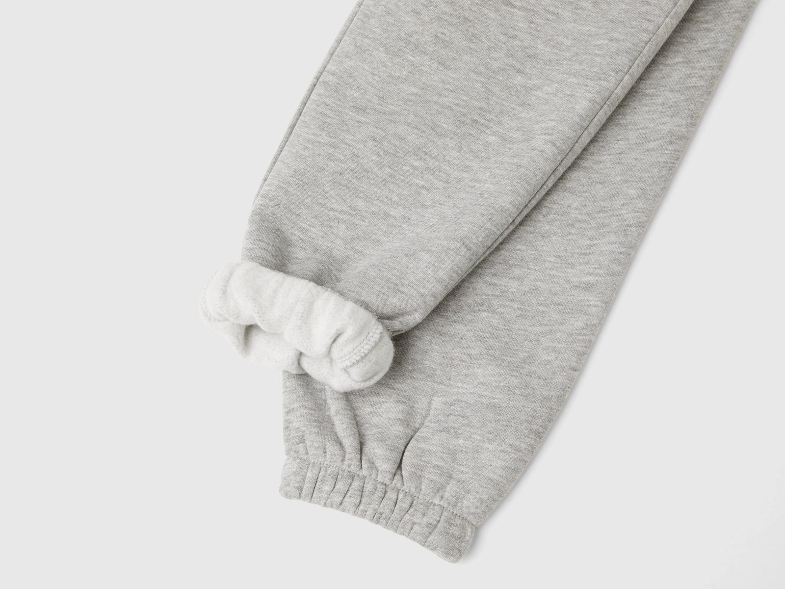 Joggers in felpa con coulisse da bimba grigio chiaro 3 | Benetton Outlet