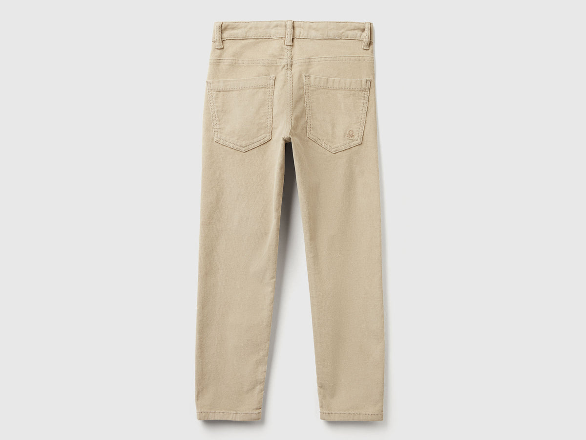 Pantaloni slim fit in velluto stretch