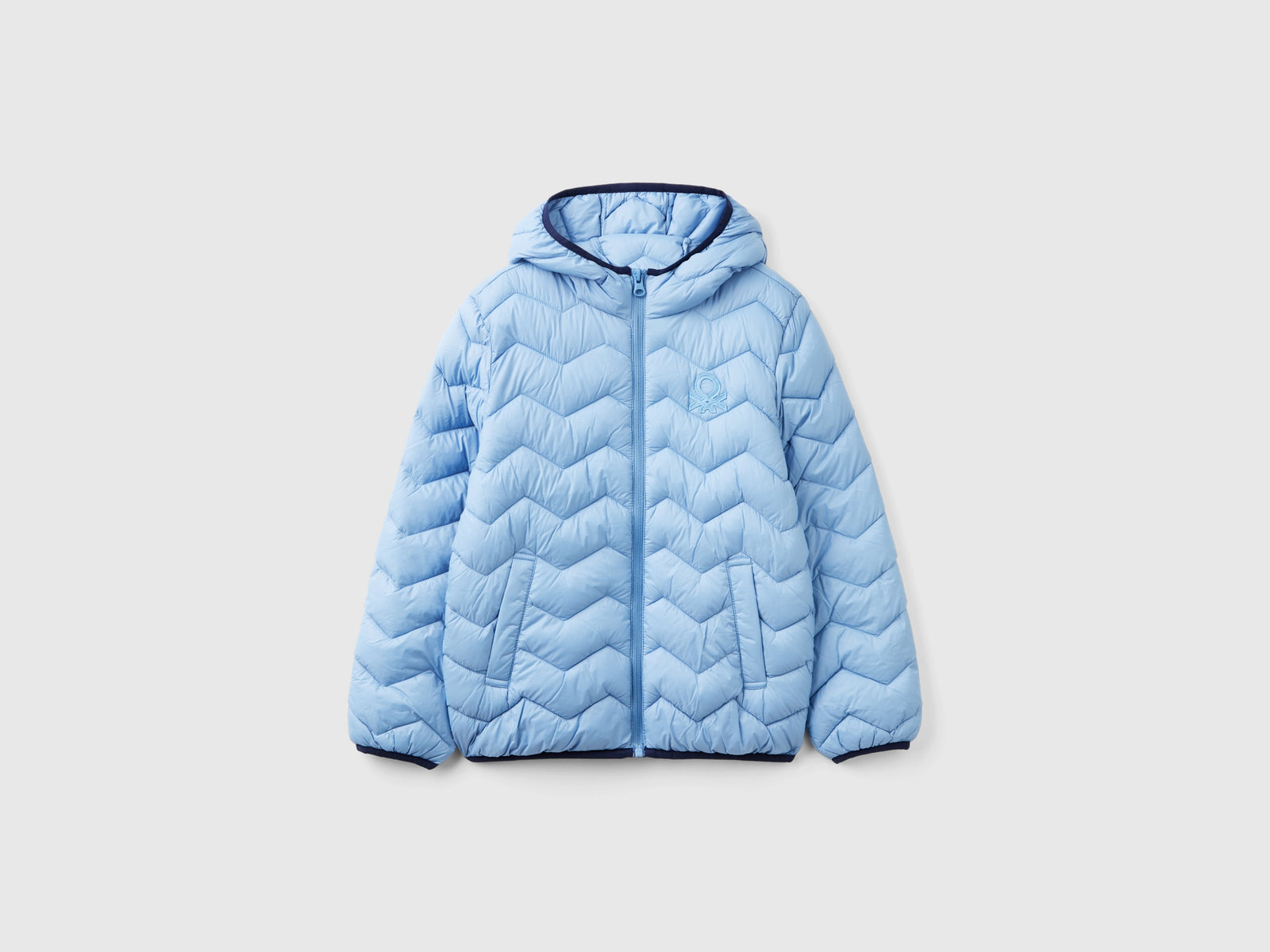 Giubbotto imbottito con cappuccio da bambino azzurro | Benetton Outlet