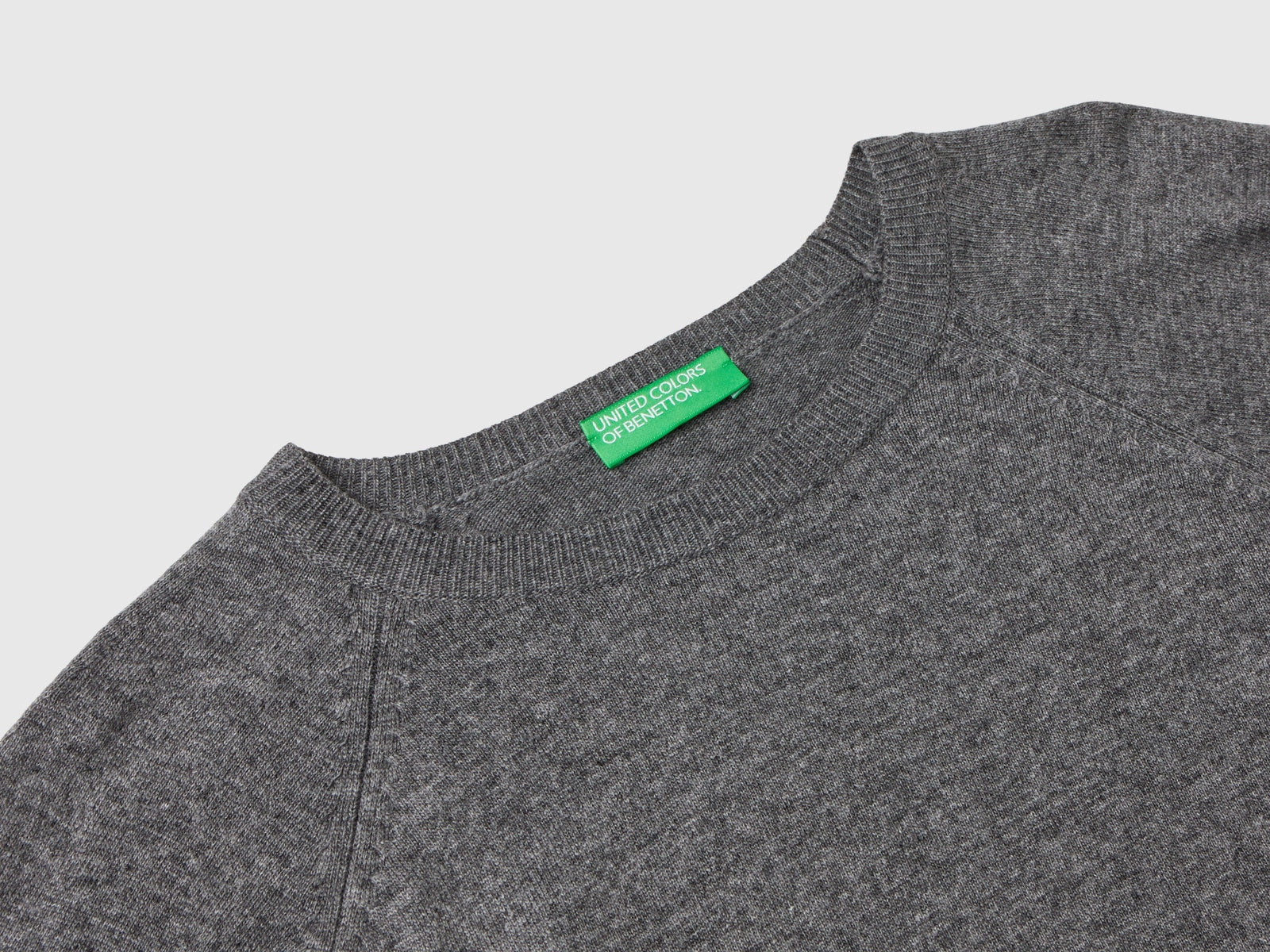 Maglia girocollo in misto lana e cashmere da donna grigio scuro 3 | Benetton Outlet