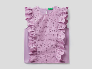Blusa in sangallo con volant