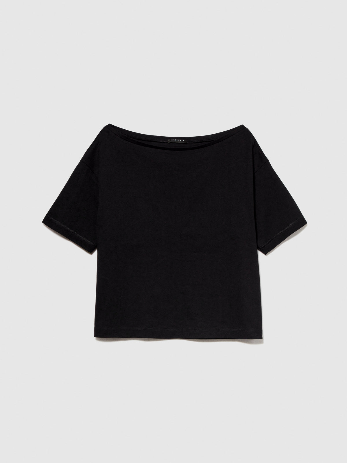 T-shirt con scollo a barca