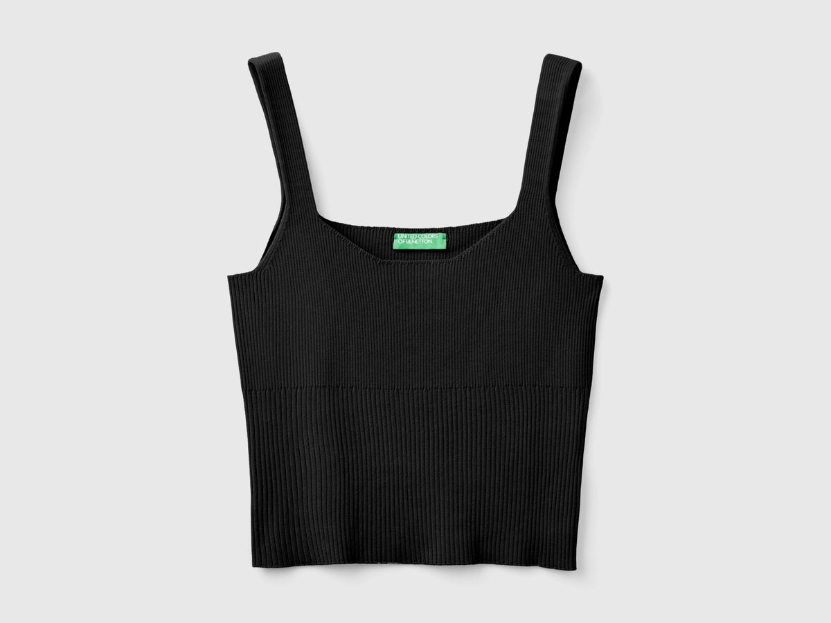 Knitted tank top with square neckline