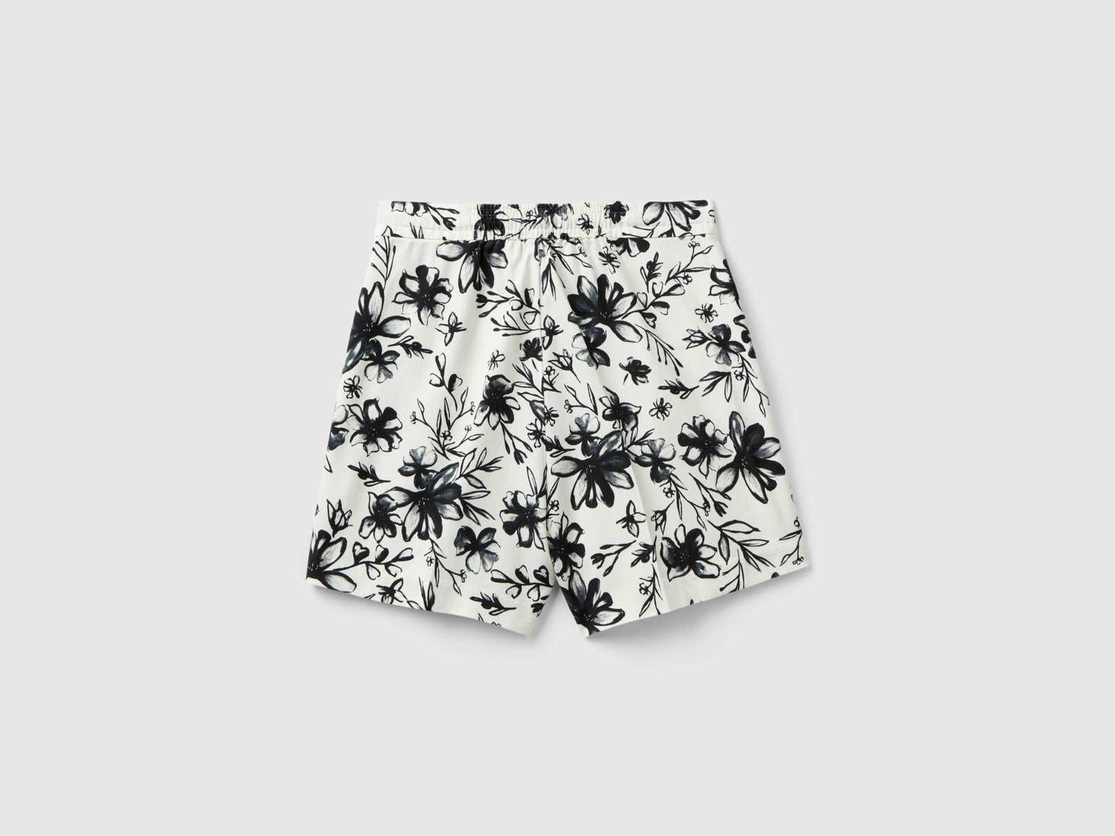 Bermuda fantasia in viscosa da donna bianco panna 2 | Benetton Outlet