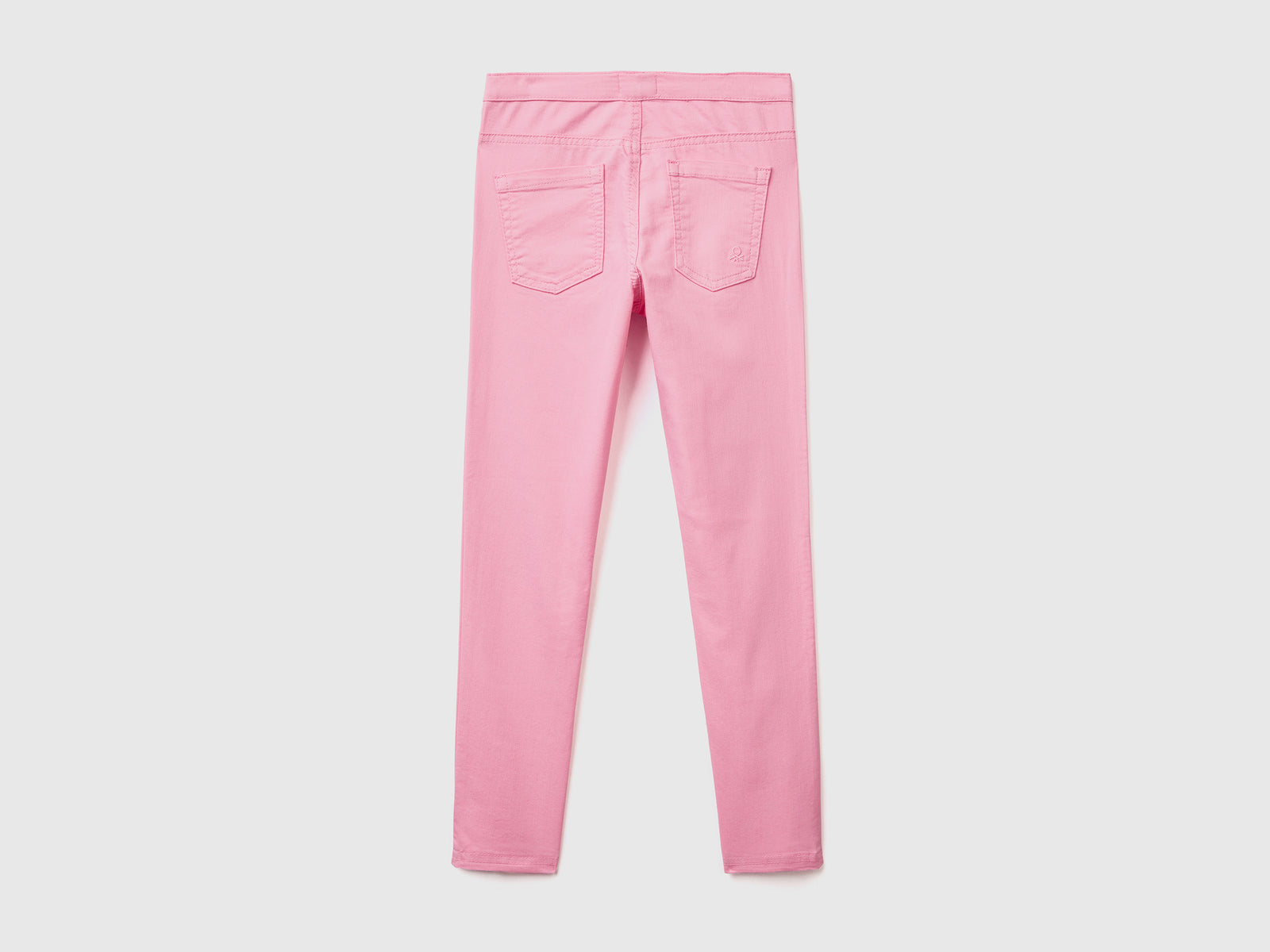 Pantaloni lunghi in misto cotone elasticizzato effetto denim da bambina rosa 2 | Benetton Outlet