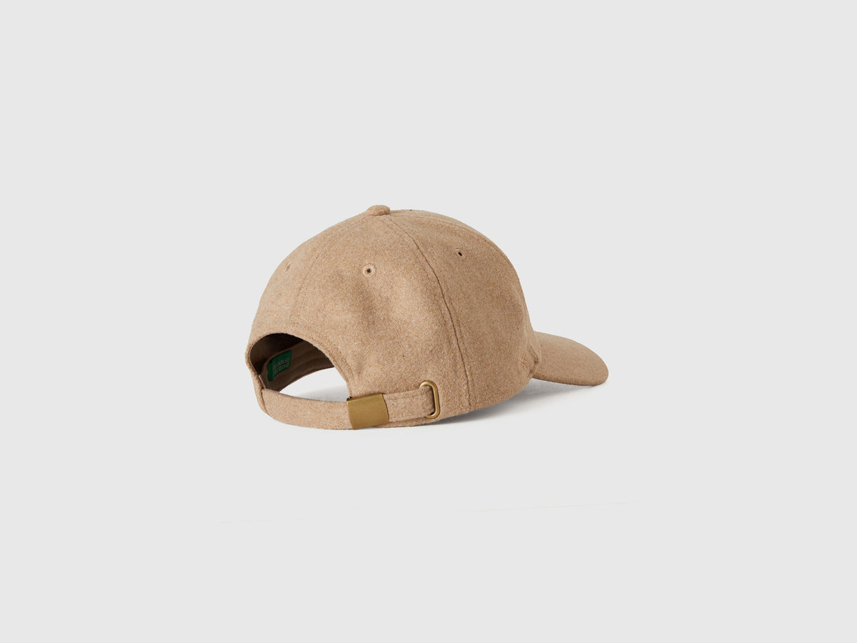 Cappello con visiera in panno