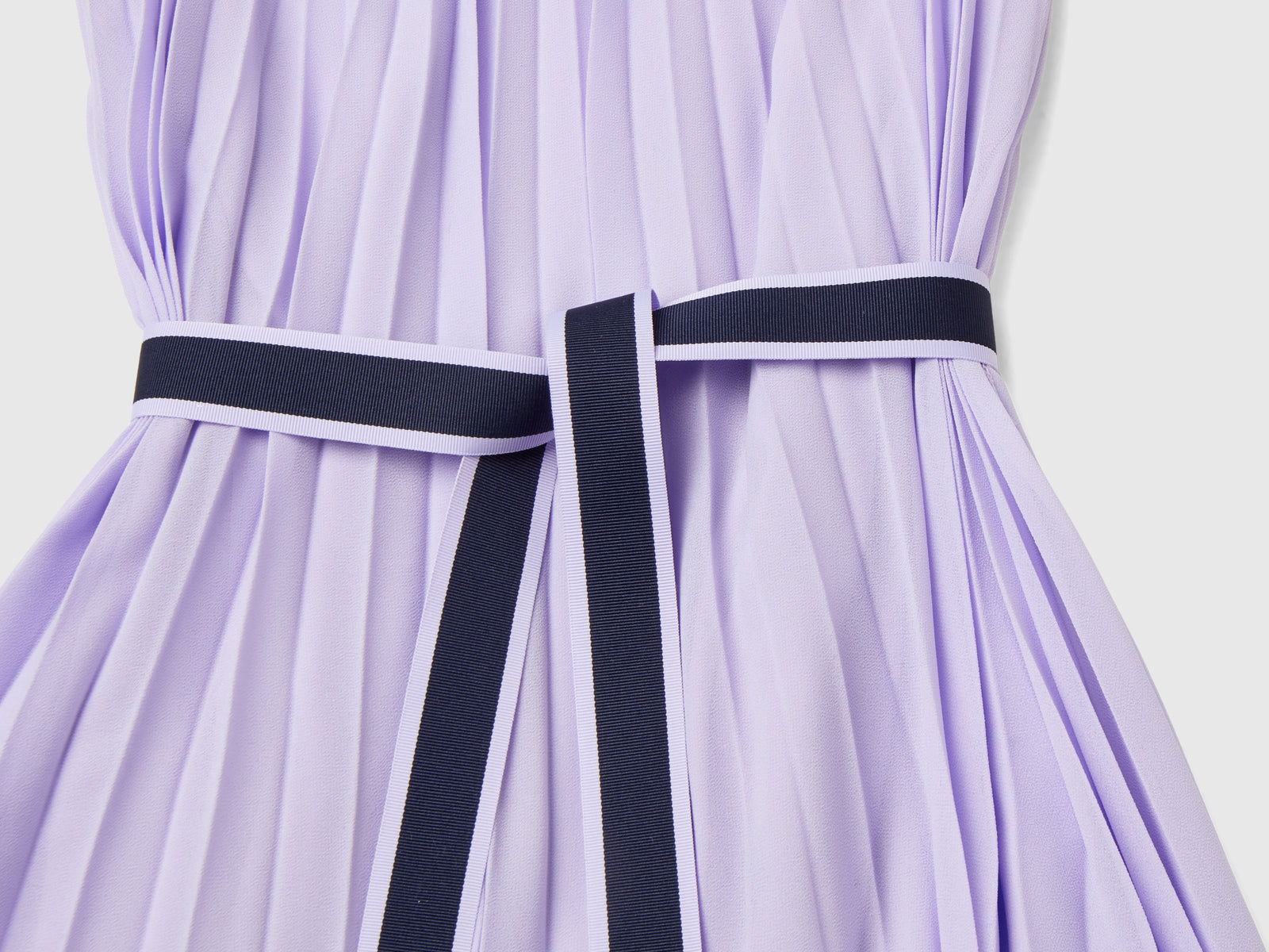 Vestito plissettato con cintura da bambina lilla 3 | Benetton Outlet