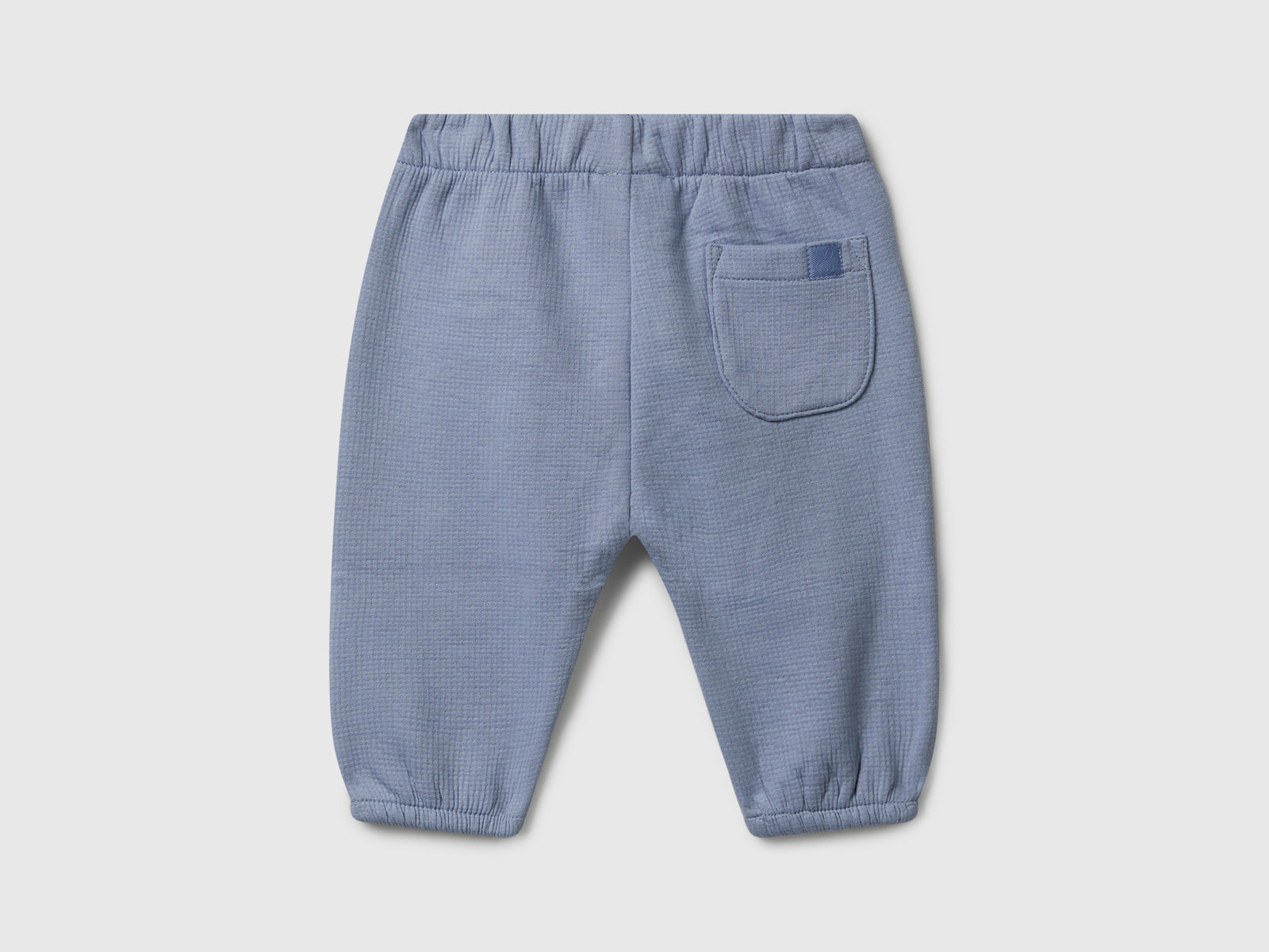 Pantaloni in cotone con patch da neonato celeste 2 | Benetton Outlet