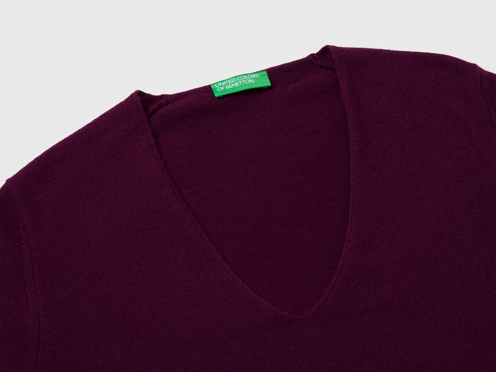 Maglione viola con scollo a V in pura lana Merino da donna prugna 3 | Benetton Outlet