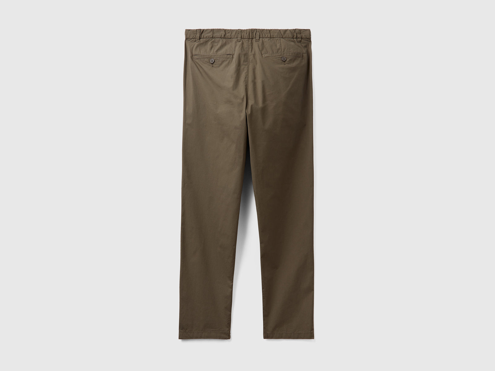 Pantaloni lunghi modello chino in cotone elasticizzato con pinces da uomo verde militare 2 | Benetton Outlet