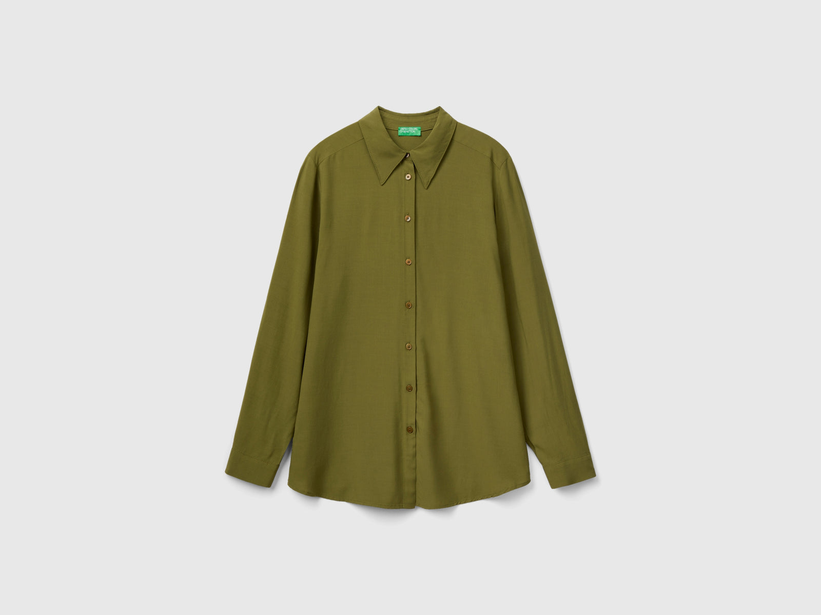 Camicia regular fit in viscosa da donna verde militare | Benetton Outlet