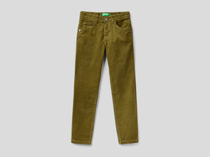Pantaloni slim fit in velluto stretch